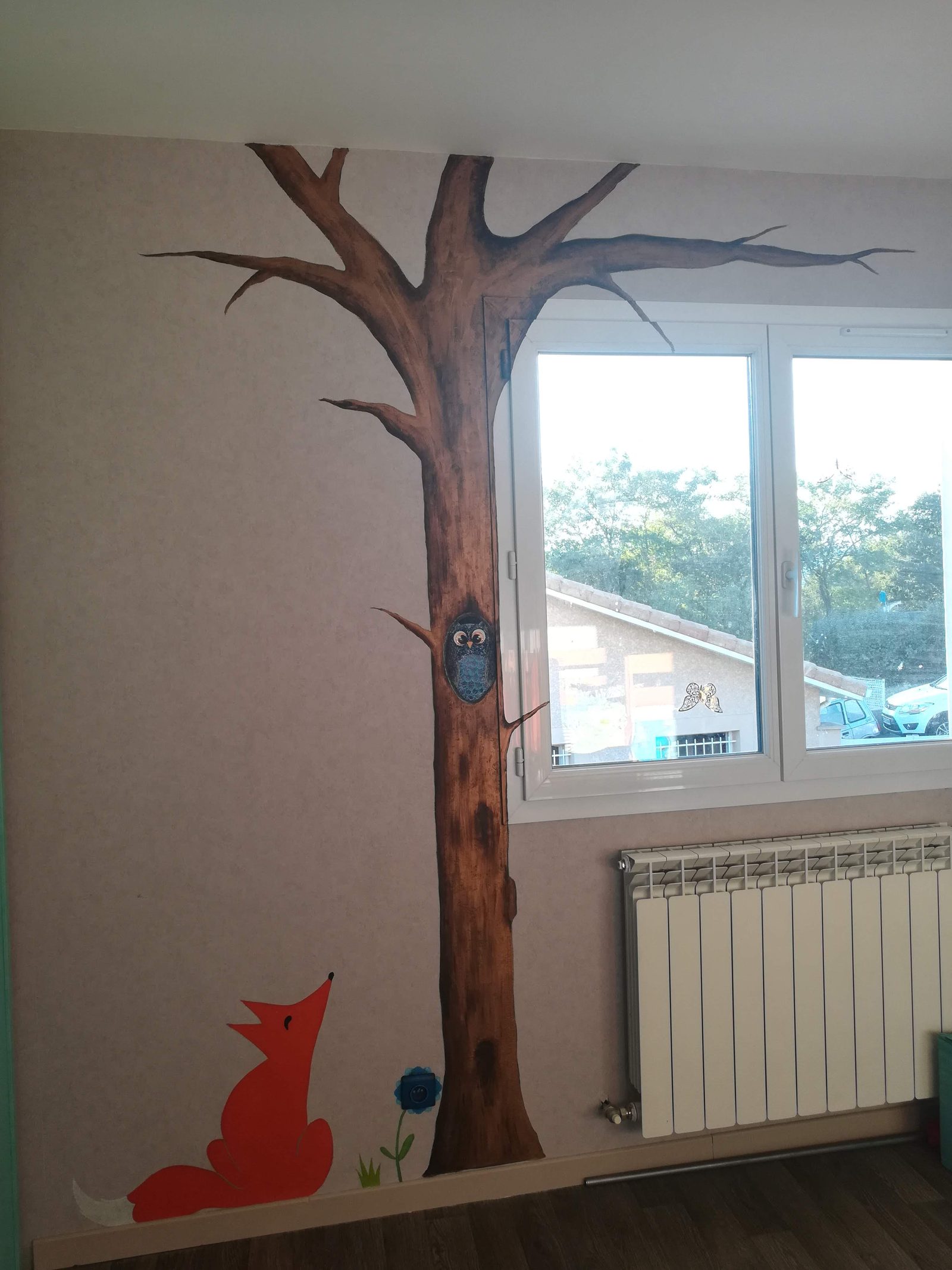 Arbre peint avec renard et hibou