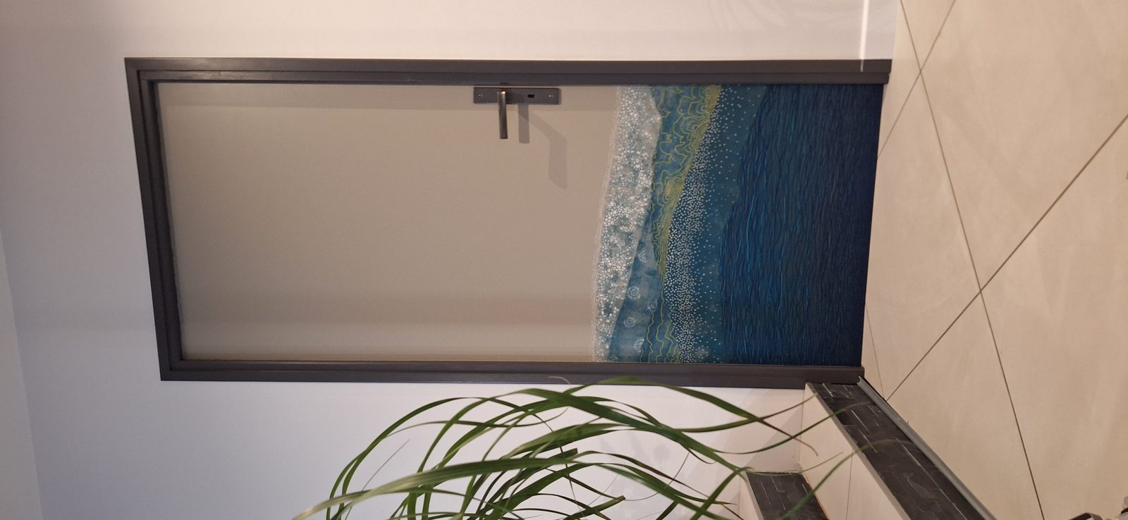 Vague peinte sur une porte
